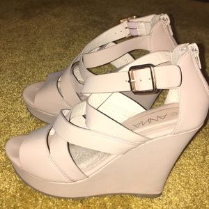 Tan/ Creme Wedges